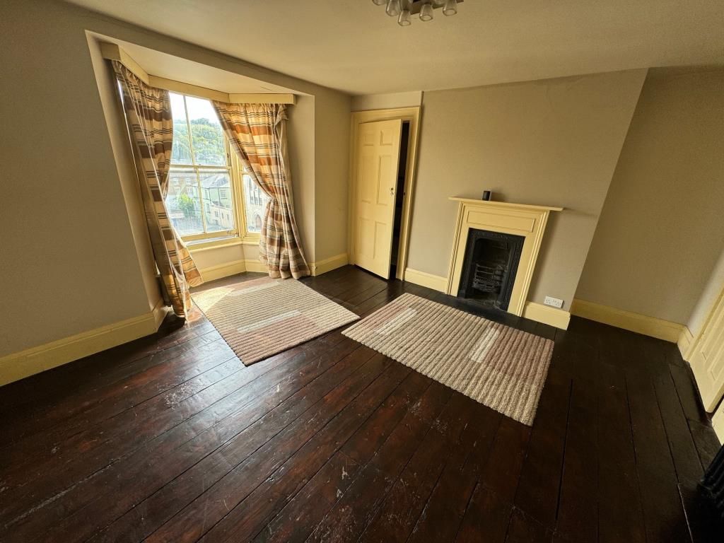 Lot: 121 - VACANT TERRACE PROPERTY WITH POTENTIAL - Second floor bedroom